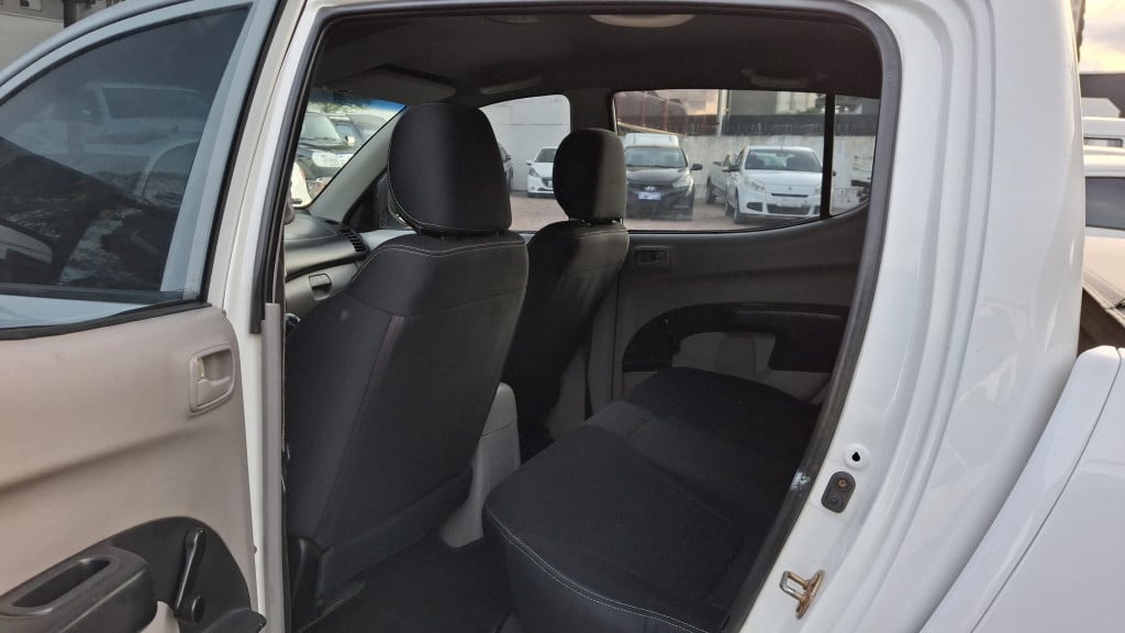 Imagem do veículo MITSUBISHI L200 TRITON 3.2 GL 4X4 CD 16V TURBO INTERCOLER DIESEL 4P MANUAL