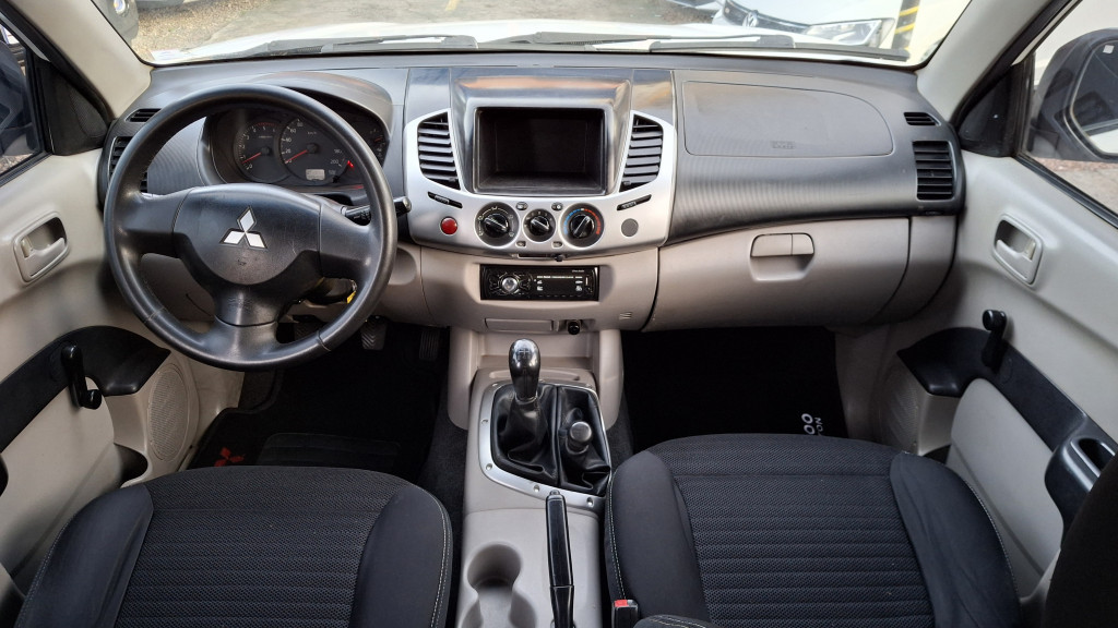 Imagem do veículo MITSUBISHI L200 TRITON 3.2 GL 4X4 CD 16V TURBO INTERCOLER DIESEL 4P MANUAL