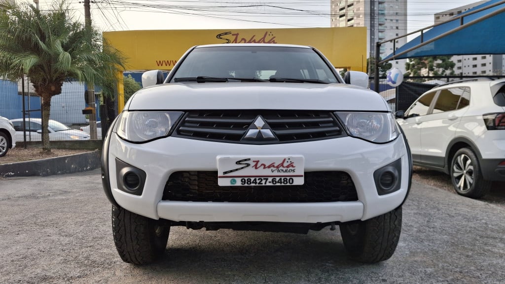 Imagem do veículo MITSUBISHI L200 TRITON 3.2 GL 4X4 CD 16V TURBO INTERCOLER DIESEL 4P MANUAL