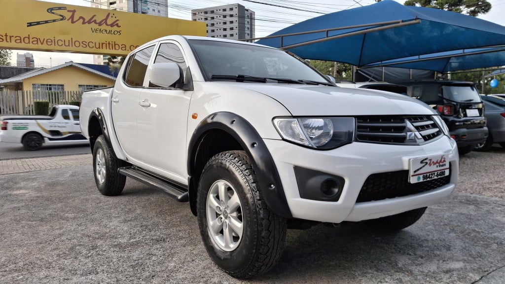 Imagem do veículo MITSUBISHI L200 TRITON 3.2 GL 4X4 CD 16V TURBO INTERCOLER DIESEL 4P MANUAL