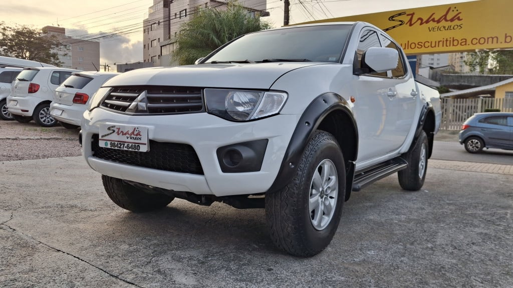 Imagem do veículo MITSUBISHI L200 TRITON 3.2 GL 4X4 CD 16V TURBO INTERCOLER DIESEL 4P MANUAL