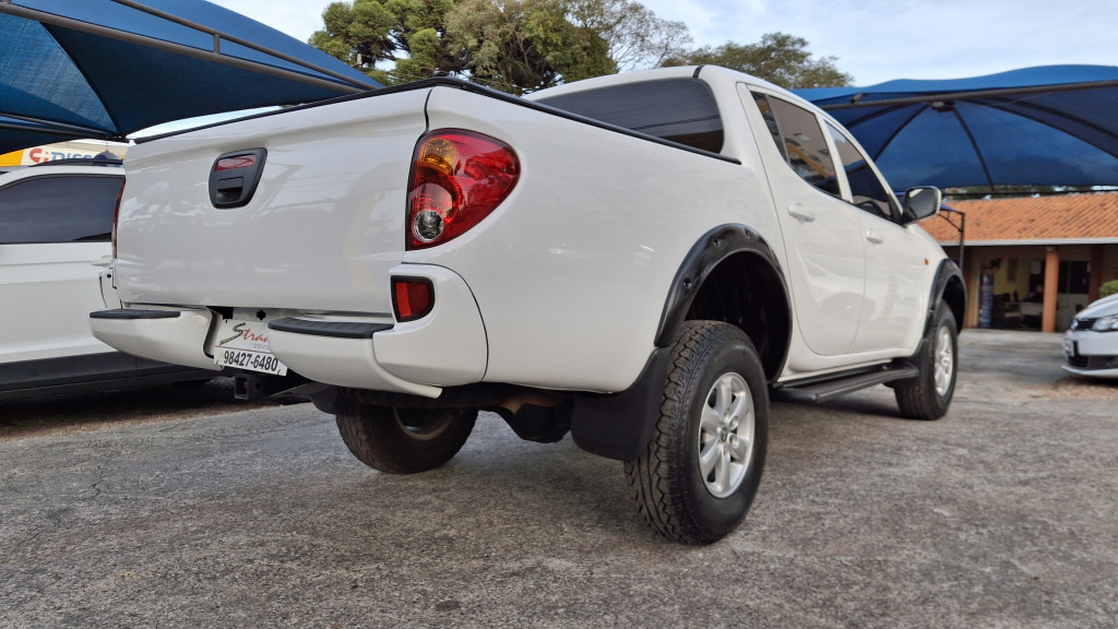 Imagem do veículo MITSUBISHI L200 TRITON 3.2 GL 4X4 CD 16V TURBO INTERCOLER DIESEL 4P MANUAL