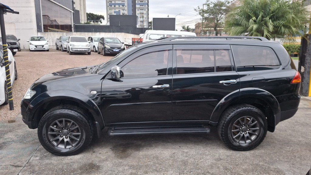 Imagem do veículo MITSUBISHI PAJERO DAKAR 3.2 HPE 4X4 7 LUGARES 16V TURBO INTERCOOLER DIESEL 4P AUTOMÁTICO