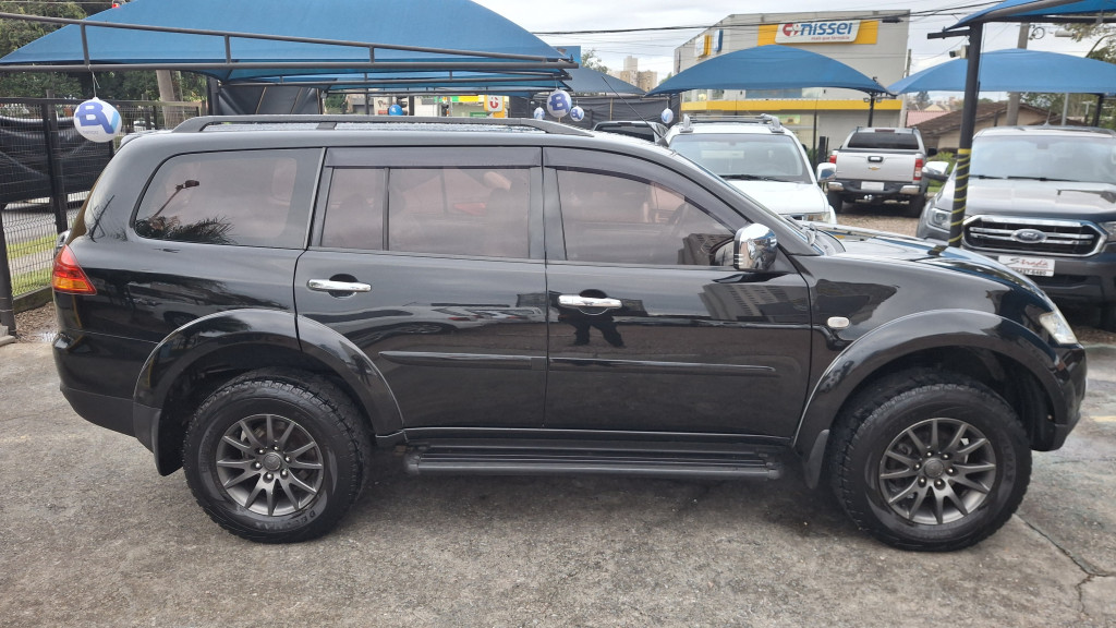Imagem do veículo MITSUBISHI PAJERO DAKAR 3.2 HPE 4X4 7 LUGARES 16V TURBO INTERCOOLER DIESEL 4P AUTOMÁTICO
