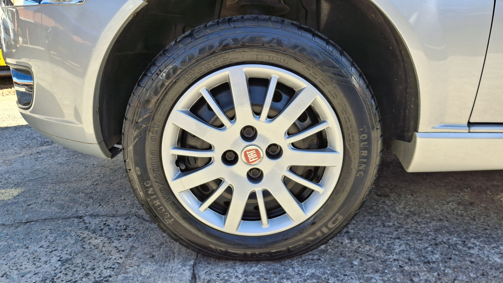 Imagem do veículo FIAT SIENA 1.4 MPI ELX 8V FLEX 4P MANUAL