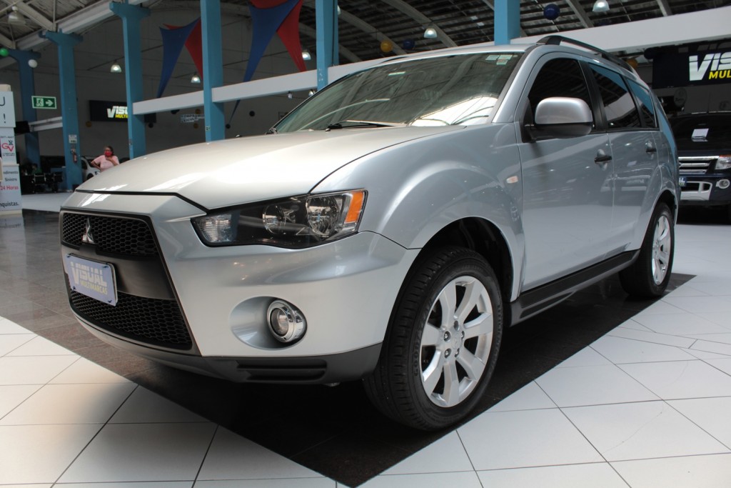 MITSUBISHI OUTLANDER 2.0 4X2 GASOLINA 4P AUTOMÁTICO CVT - 2013 - PRATA MITSUBISHI OUTLANDER 2.0 4X2 GASOLINA 4P AUTOMÁTICO CVT - 2013 - PRATA