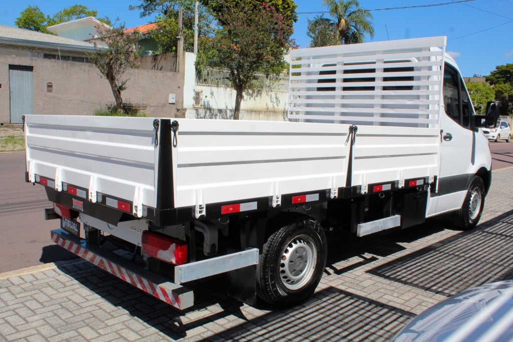 Imagem do veículo MERCEDES-BENZ SPRINTER 416 CARROCERIA 2.2 TURBO DIESEL MANUAL - 2022 - BRANCO