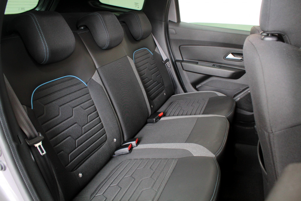 Imagem do veículo RENAULT DUSTER INTENSE PLUS MANUAL - 2025 -  CINZA