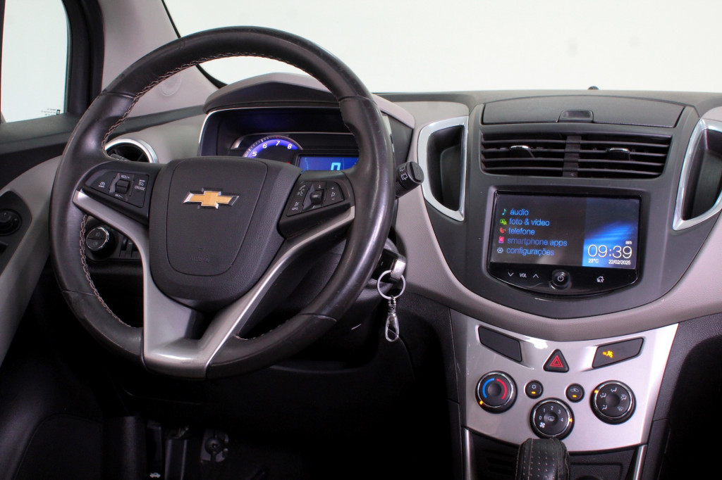 Imagem do veículo CHEVROLET TRACKER LTZ 1.8 FLEX AUTOMÁTICO 6M - 2014 - CINZA