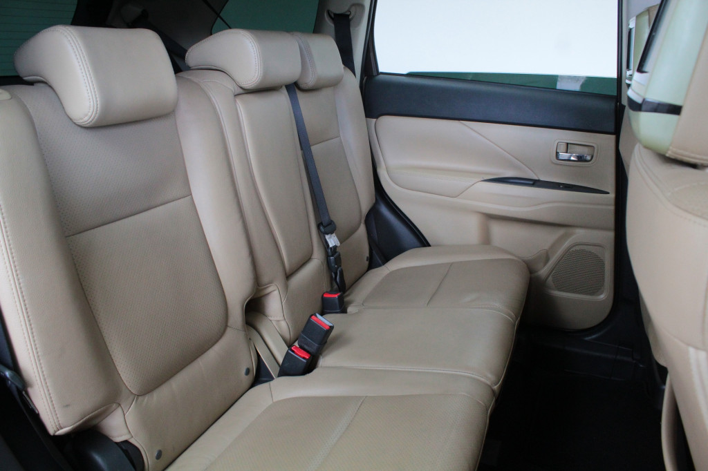 Imagem do veículo MITSUBISHI OUTLANDER GT 3.0 4X4 V6 7L AUTOMÁTICO 6M - 2016 - MARROM