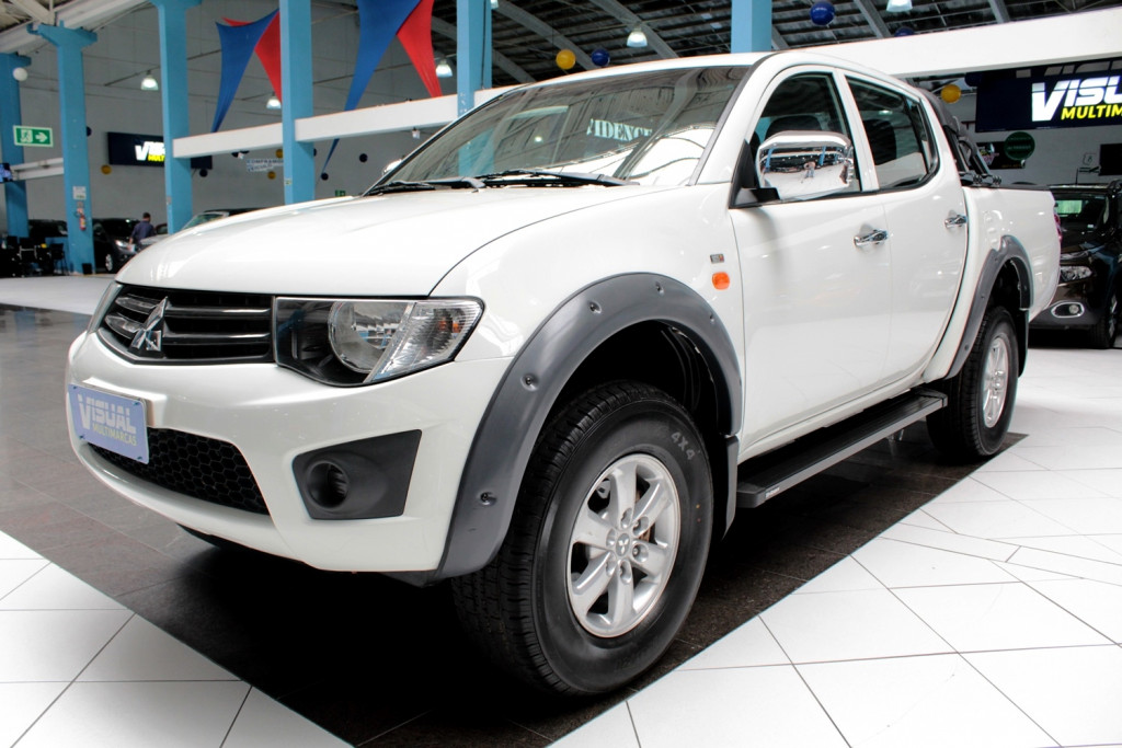 MITSUBISHI L200 TRITON 3.2 GL CD 4X4 TURBO DIESEL 4P MANUAL - 2018 - BRANCO MITSUBISHI L200 TRITON 3.2 GL CD 4X4 TURBO DIESEL 4P MANUAL - 2018 - BRANCO