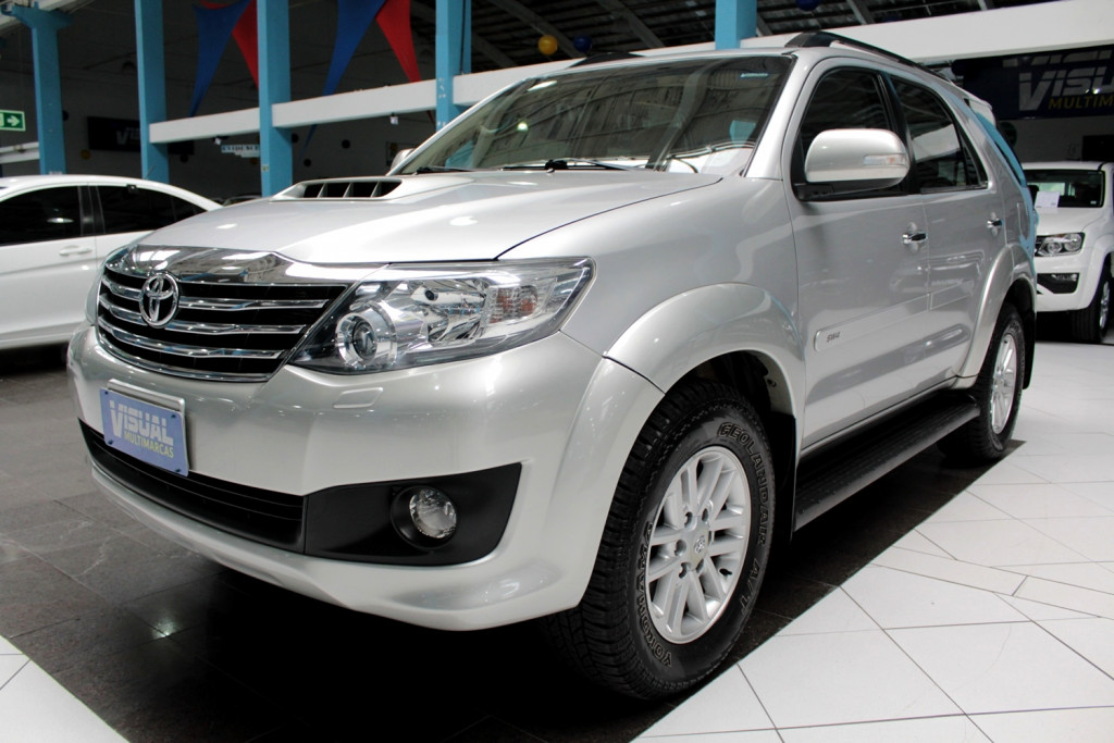 TOYOTA HILUX SW4 3.0 SRV 4X4 TURBO DIESEL 4P AUTOMÁTICO - 2013 - PRATA TOYOTA HILUX SW4 3.0 SRV 4X4 TURBO DIESEL 4P AUTOMÁTICO - 2013 - PRATA