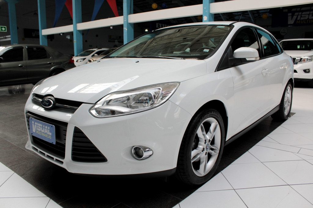 FORD FOCUS 2.0 SE FLEX 4P AUTOMATIZADO 6M - 2015 - BRANCO FORD FOCUS 2.0 SE FLEX 4P AUTOMATIZADO 6M - 2015 - BRANCO