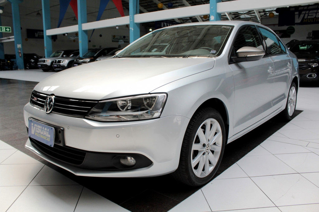 VOLKSWAGEN JETTA 2.0 COMFORTLINE FLEX 4P AUTOMÁTICO 6M - 2013 - PRATA VOLKSWAGEN JETTA 2.0 COMFORTLINE FLEX 4P AUTOMÁTICO 6M - 2013 - PRATA