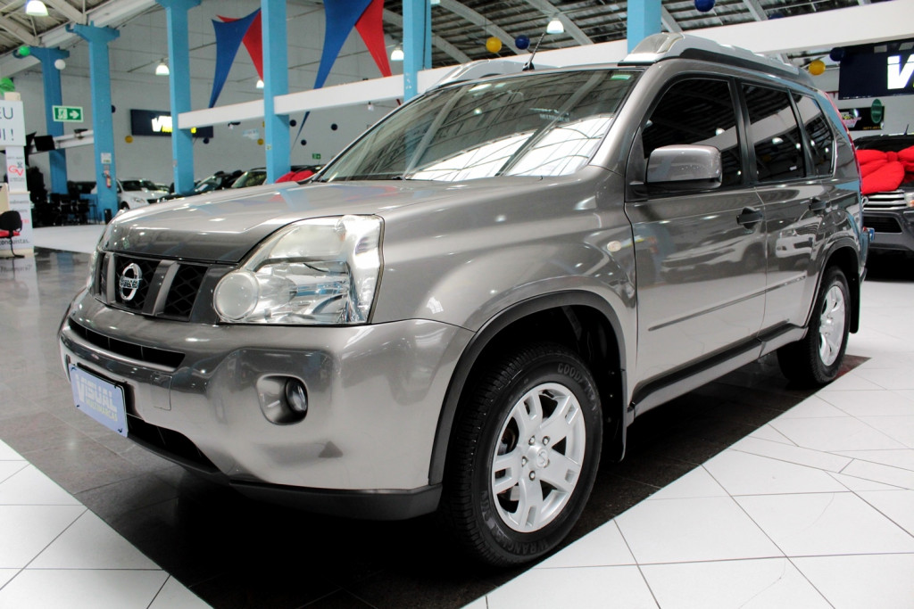 NISSAN X-TRAIL 2.0 SE 4P AUTOMÁTICO CVT - 2009 - CINZA NISSAN X-TRAIL 2.0 SE 4P AUTOMÁTICO CVT - 2009 - CINZA