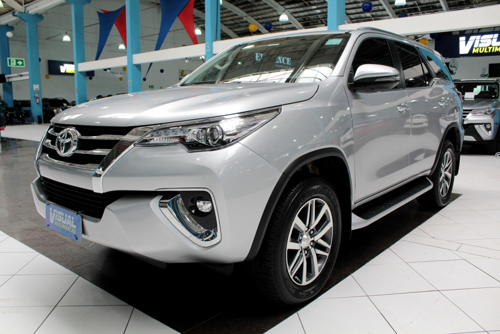 TOYOTA HILUX SW4 2.8 SRX 4X4 CD TURBO DIESEL 4P AUTOMÁTICO 6M - 2018 - PRATA TOYOTA HILUX SW4 2.8 SRX 4X4 CD TURBO DIESEL 4P AUTOMÁTICO 6M - 2018 - PRATA