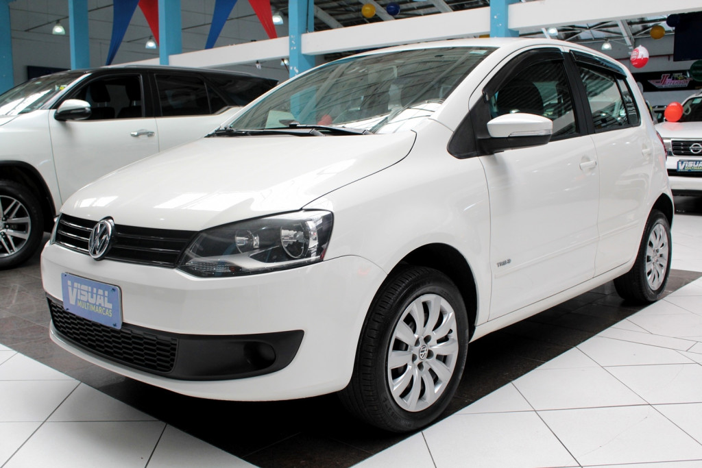 VOLKSWAGEN FOX 1.6 FLEX 4P MANUAL - 2014 - BRANCO VOLKSWAGEN FOX 1.6 FLEX 4P MANUAL - 2014 - BRANCO
