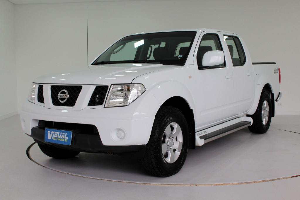 NISSAN FRONTIER 2.5 XE 4X4 CD TURBO DIESEL 4P MANUAL 6M - 2013 - BRANCO NISSAN FRONTIER 2.5 XE 4X4 CD TURBO DIESEL 4P MANUAL 6M - 2013 - BRANCO