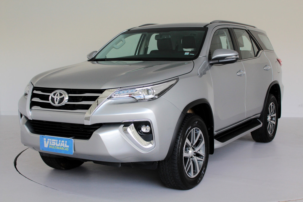 TOYOTA HILUX SW4 2.8 SRX 4X4 TURBO DIESEL 4P AUTOMÁTICO 6M - 2020 - PRATA TOYOTA HILUX SW4 2.8 SRX 4X4 TURBO DIESEL 4P AUTOMÁTICO 6M - 2020 - PRATA
