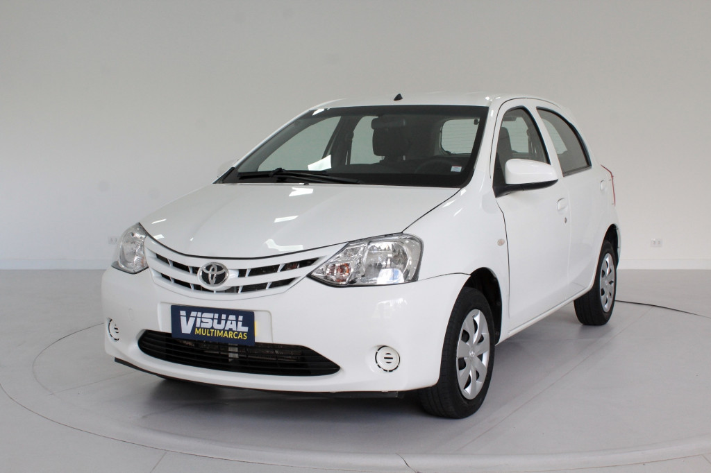 TOYOTA ETIOS 1.3 X FLEX 4P MANUAL - 2014 - BRANCO TOYOTA ETIOS 1.3 X FLEX 4P MANUAL - 2014 - BRANCO