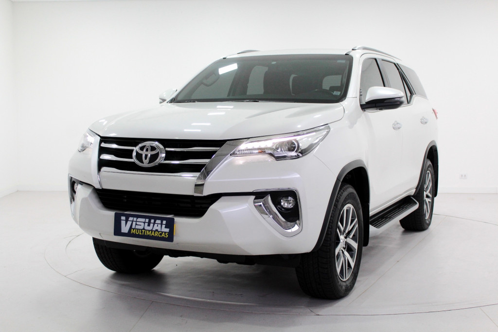 TOYOTA HILUX SW4 2.8 SRX 4X4 7L TURBO DIESEL 4P AUTOMÁTICO 6M - 2018 - BRANCO PÉROLA TOYOTA HILUX SW4 2.8 SRX 4X4 7L TURBO DIESEL 4P AUTOMÁTICO 6M - 2018 - BRANCO PÉROLA