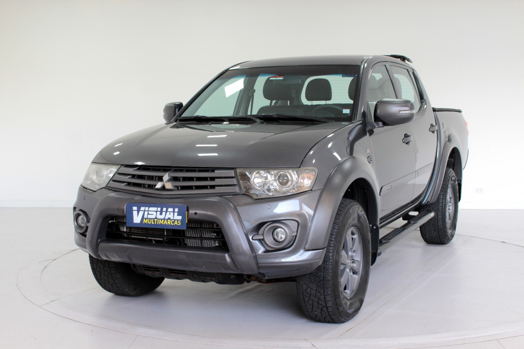 MITSUBISHI L200 TRITON 3.2 HPE 4X4 CD TURBO DIESEL AUTOMÁTICO 5M - 2017 - CINZA MITSUBISHI L200 TRITON 3.2 HPE 4X4 CD TURBO DIESEL AUTOMÁTICO 5M - 2017 - CINZA