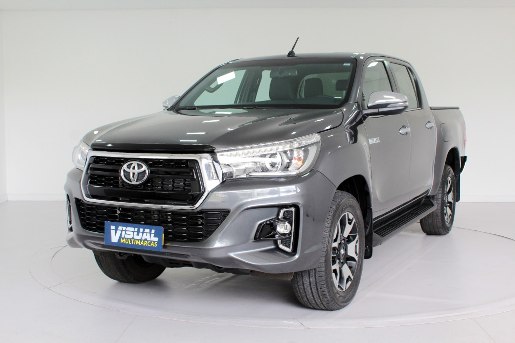 TOYOTA HILUX 2.8 SRX 50th ANNIVERSARY TURBO DIESEL CD 4X4 AUTOMÁTICO 6M - 2020 - CINZA TOYOTA HILUX 2.8 SRX 50th ANNIVERSARY TURBO DIESEL CD 4X4 AUTOMÁTICO 6M - 2020 - CINZA
