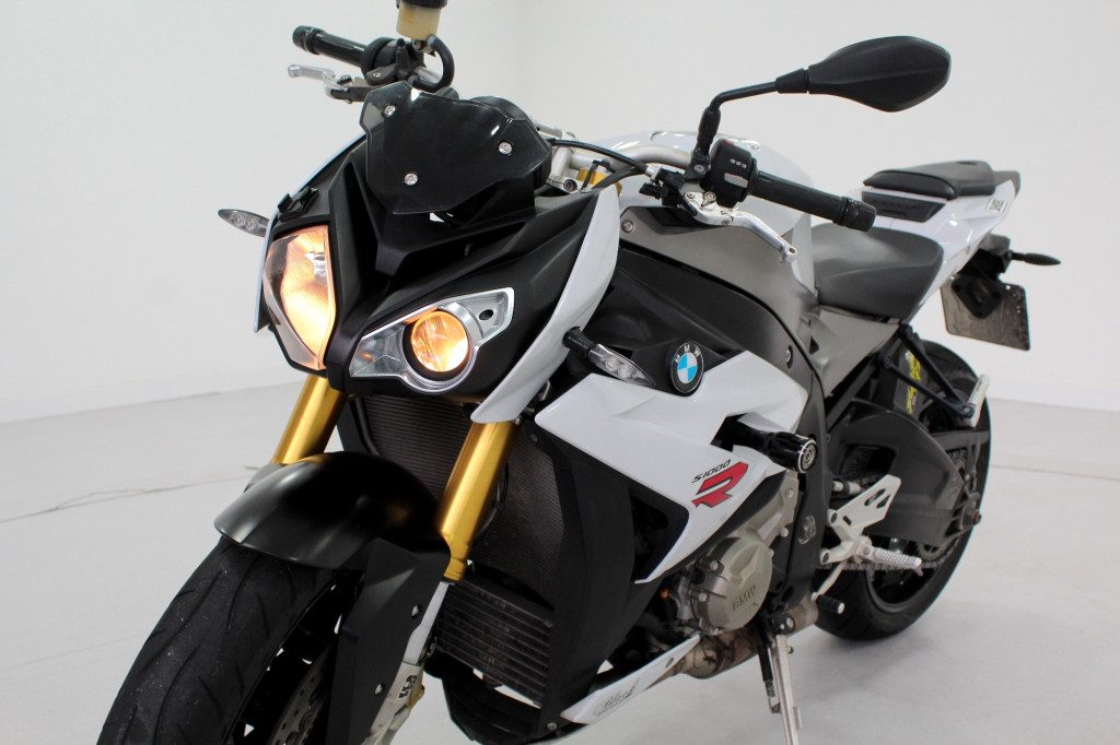BMW S 1000 R - 2015 - BRANCO BMW S 1000 R - 2015 - BRANCO