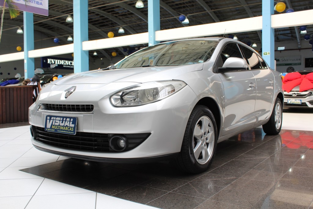 RENAULT FLUENCE DYNAMIQUE 2.0 FLEX AUTOMÁTICO CVT - 2013 - PRATA RENAULT FLUENCE DYNAMIQUE 2.0 FLEX AUTOMÁTICO CVT - 2013 - PRATA