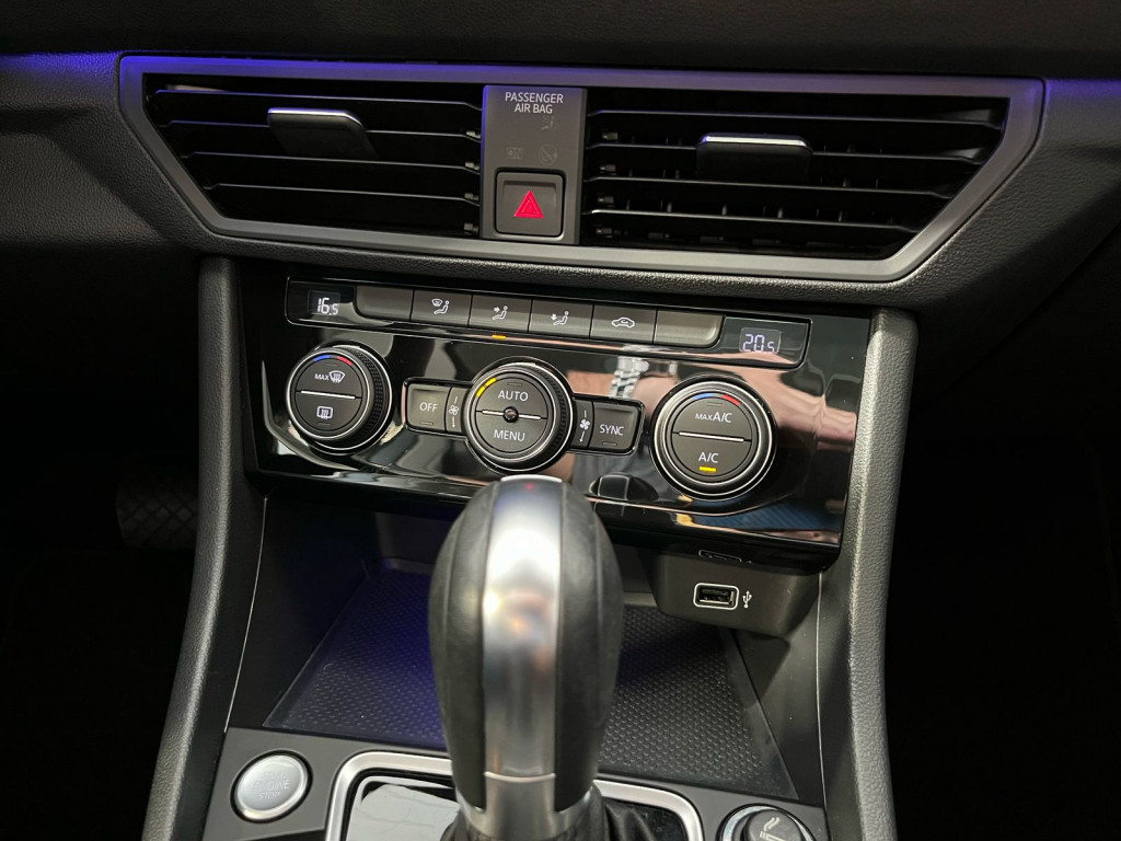 Imagem do veículo JETTA 1.4 250 TSI AT + TETO SOLAR + COURO! TODAS AS REVISÕES NA VW!