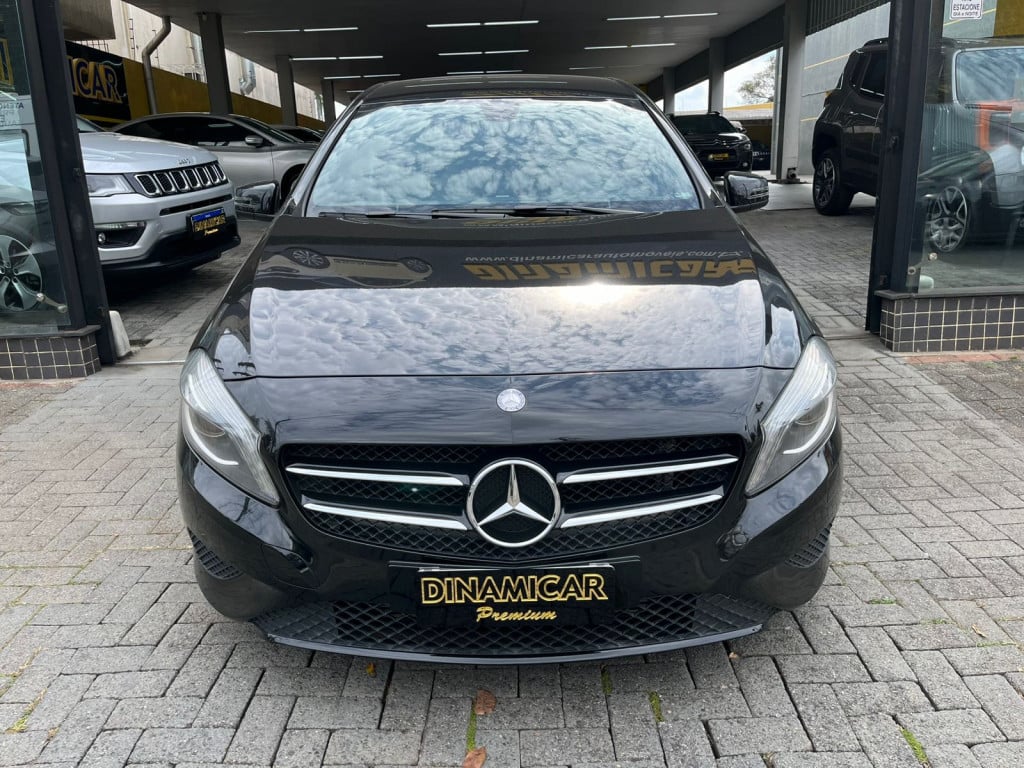 Imagem do veículo MERCEDES A 200 1.6 TURBO FLEX AT! APENAS 75.000 KM! NOVA!