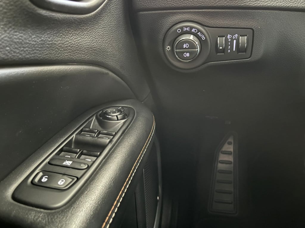 Imagem do veículo COMPASS 2.0 DIESEL LONGITUDE 4X4 AT! ÚNICO DONO! REVISÕES NA JEEP!