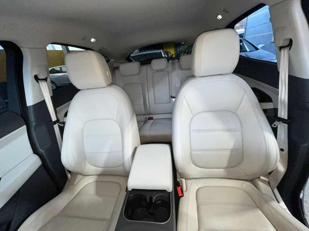 Imagem do veículo JAGUAR E-PACE 2.0 P250 GASOLINA AWD AT! 56.000 KM! NOVO!