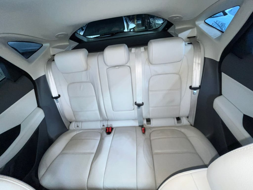 Imagem do veículo JAGUAR E-PACE 2.0 P250 GASOLINA AWD AT! 56.000 KM! NOVO!