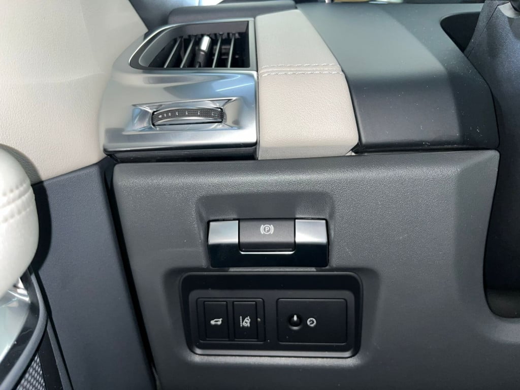 Imagem do veículo JAGUAR E-PACE 2.0 P250 GASOLINA AWD AT! 56.000 KM! NOVO!