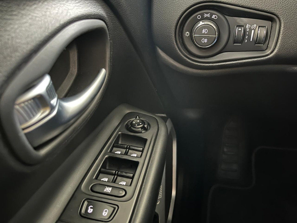 Imagem do veículo RENEGADE AT 2.0 TURBO DIESEL LONGITUDE 4X4 ! 46.000 KM! NOVA!