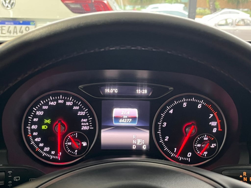 Imagem do veículo MERCEDES A 200 1.6 TURBO FLEX AT! APENAS 64.000 KM! NOVA!