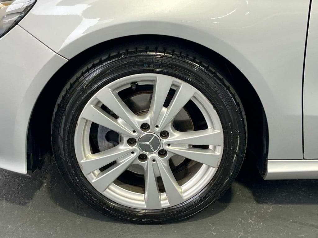 Imagem do veículo MERCEDES A 200 1.6 TURBO FLEX AT! APENAS 64.000 KM! NOVA!