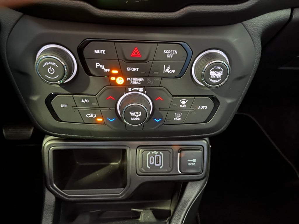 Imagem do veículo RENEGADE T270 1.3 TB  LONGITUDE DARK PACK AT! 10.000 KM! NOVA!