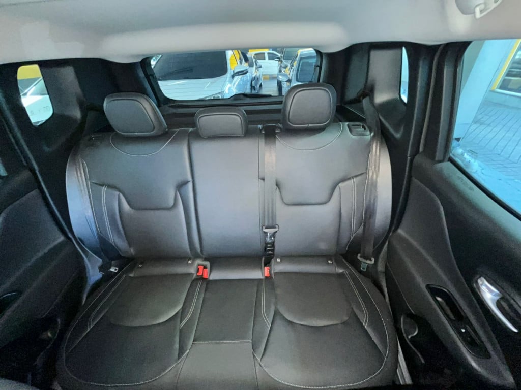 Imagem do veículo RENEGADE T270 1.3 TB  LONGITUDE DARK PACK AT! 10.000 KM! NOVA!