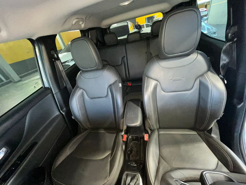Imagem do veículo RENEGADE T270 1.3 TB  LONGITUDE DARK PACK AT! 10.000 KM! NOVA!