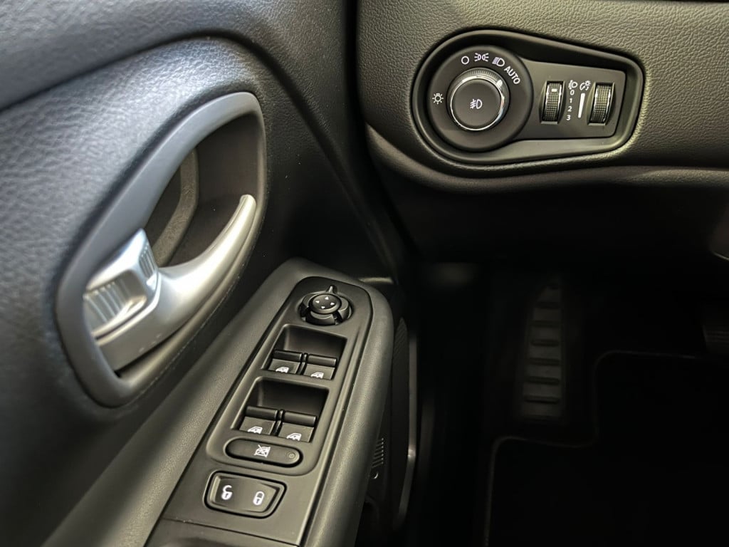 Imagem do veículo RENEGADE T270 1.3 TB  LONGITUDE DARK PACK AT! 10.000 KM! NOVA!