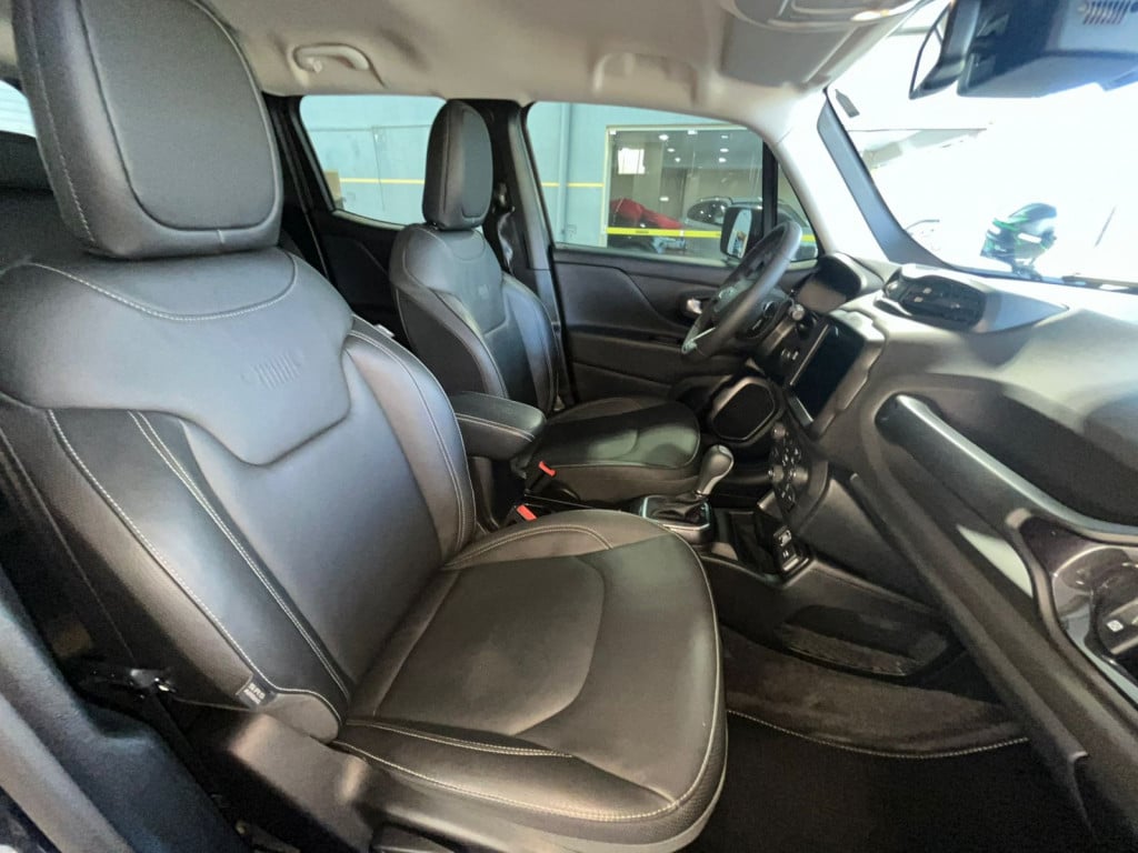 Imagem do veículo RENEGADE T270 1.3 TB  LONGITUDE DARK PACK AT! 10.000 KM! NOVA!