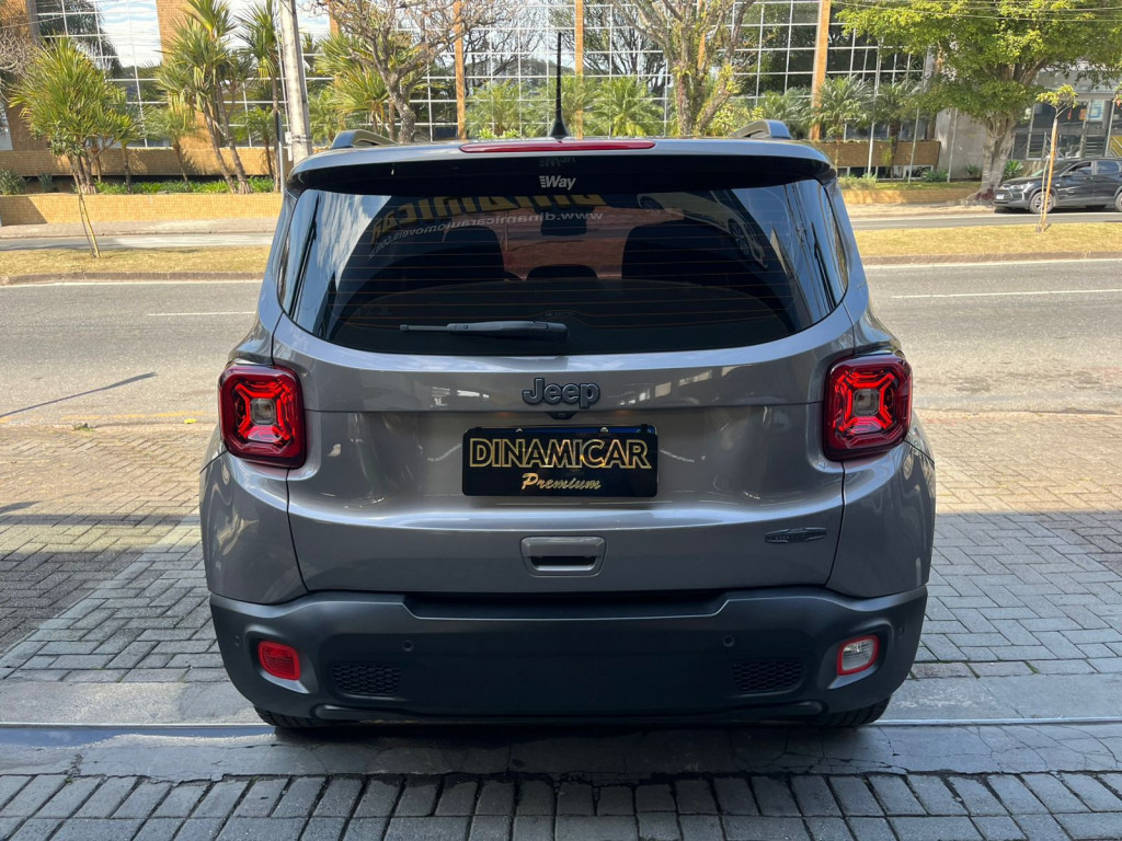 Imagem do veículo RENEGADE 1.8 FLEX AT LONGITUDE COM APENAS 32.000KM - ÚNICO DONO COM TODAS REVISÕES NA JEEP!