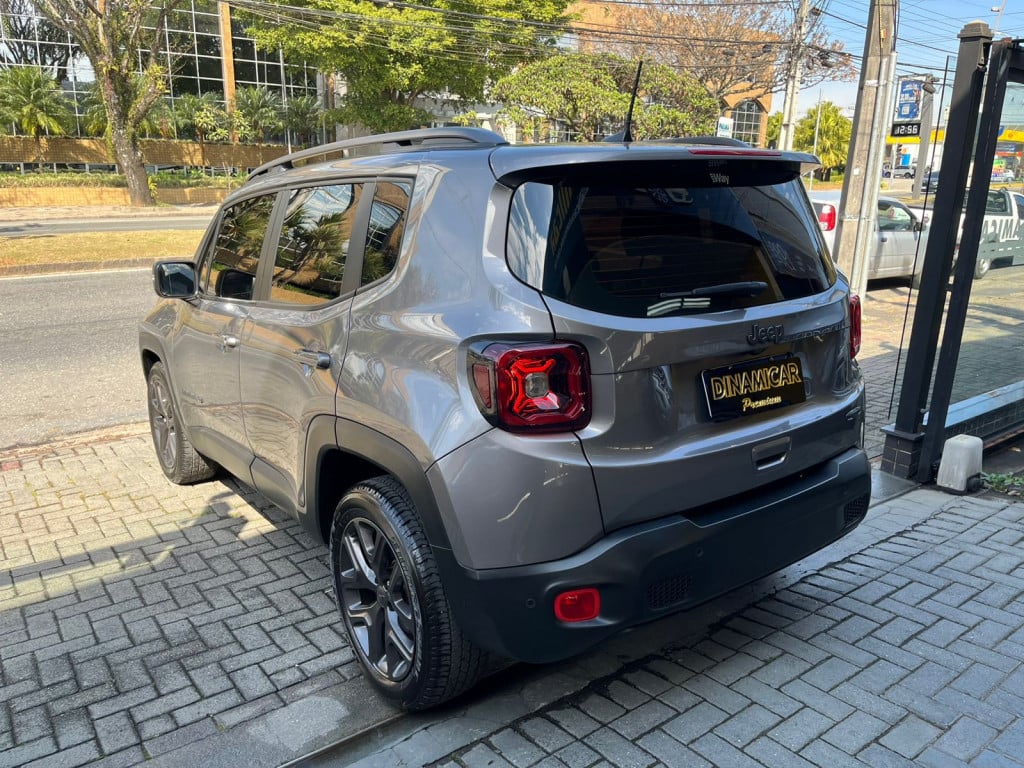 Imagem do veículo RENEGADE 1.8 FLEX AT LONGITUDE COM APENAS 32.000KM - ÚNICO DONO COM TODAS REVISÕES NA JEEP!