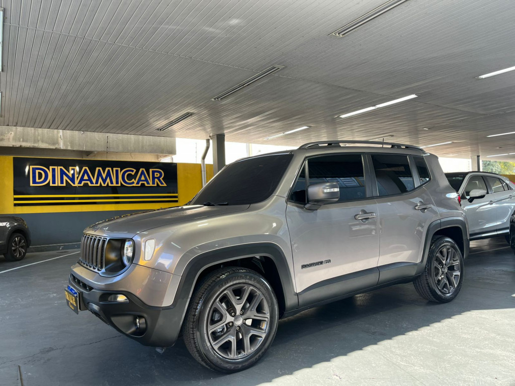 Imagem do veículo RENEGADE 1.8 FLEX AT LONGITUDE COM APENAS 32.000KM - ÚNICO DONO COM TODAS REVISÕES NA JEEP!