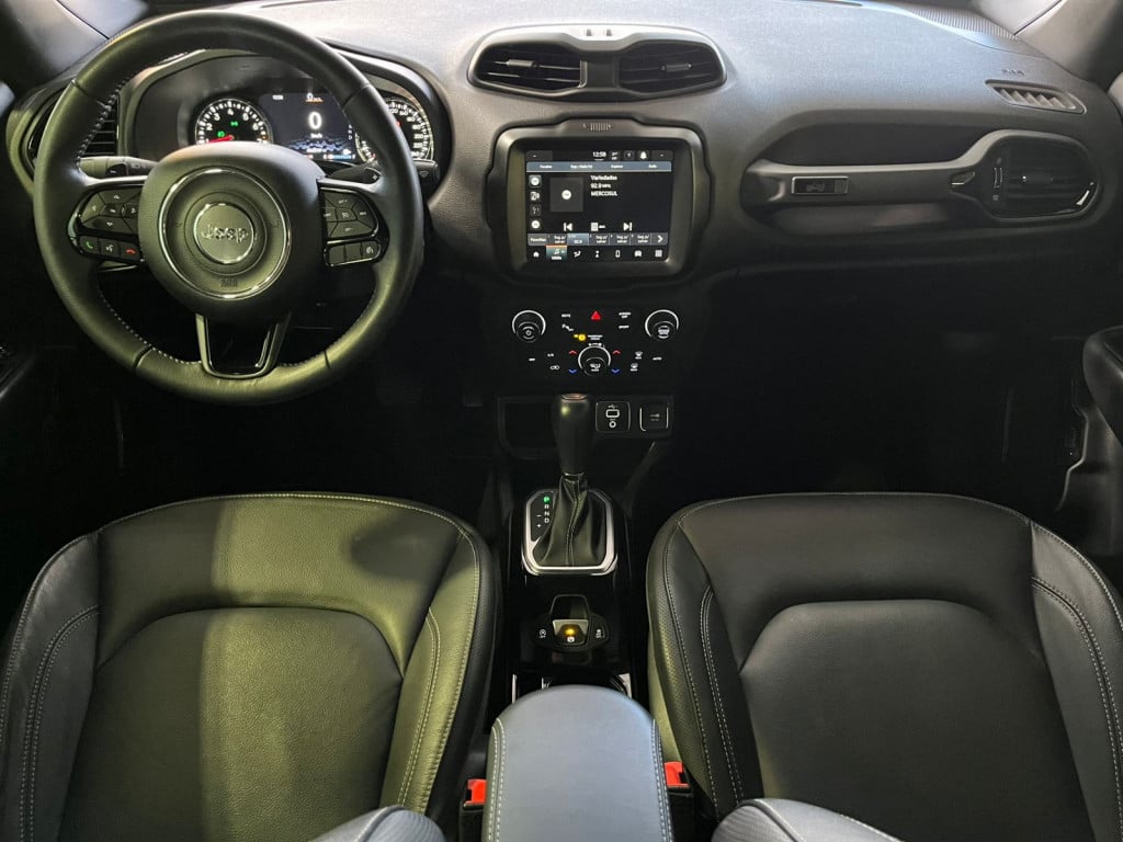 Imagem do veículo RENEGADE 1.8 FLEX AT LONGITUDE COM APENAS 32.000KM - ÚNICO DONO COM TODAS REVISÕES NA JEEP!