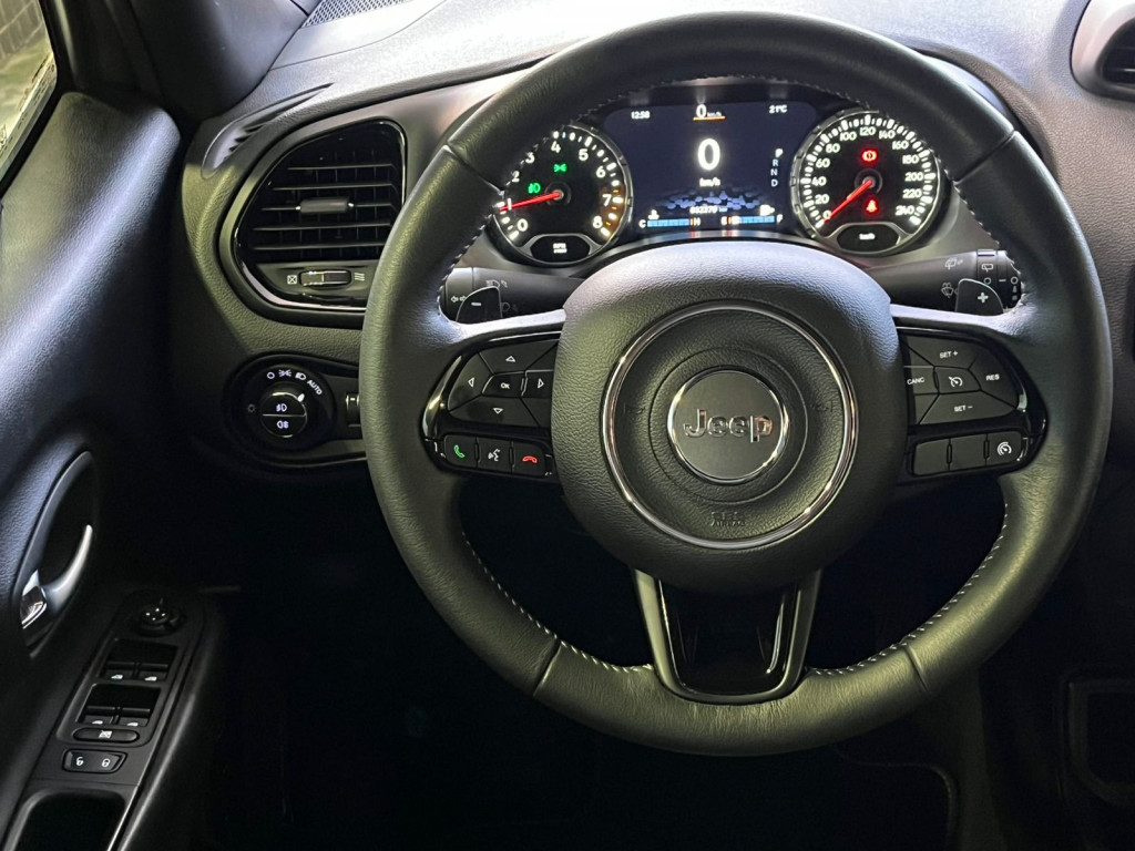 Imagem do veículo RENEGADE 1.8 FLEX AT LONGITUDE COM APENAS 32.000KM - ÚNICO DONO COM TODAS REVISÕES NA JEEP!