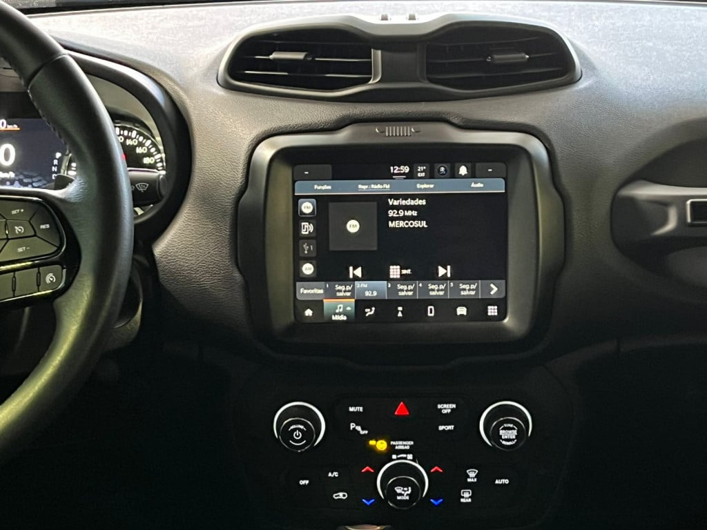 Imagem do veículo RENEGADE 1.8 FLEX AT LONGITUDE COM APENAS 32.000KM - ÚNICO DONO COM TODAS REVISÕES NA JEEP!