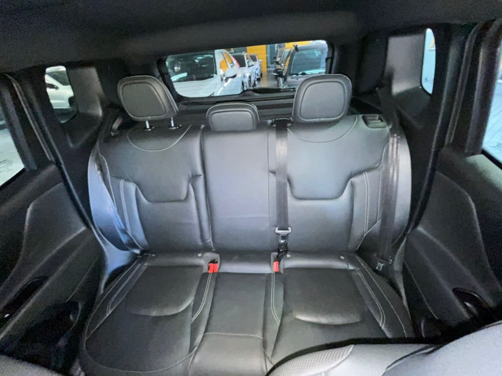 Imagem do veículo RENEGADE 1.8 FLEX AT LONGITUDE COM APENAS 32.000KM - ÚNICO DONO COM TODAS REVISÕES NA JEEP!